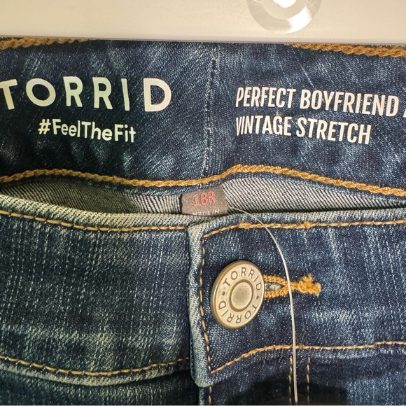 Torrid - Perfect Boyfriend Mid-Rise Jean - Size 18 - Picture 4 of 13